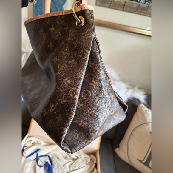 Stunning MM artsy Louis Vuitton tote selling for friend she’s firm on price - Picture 6 of 16